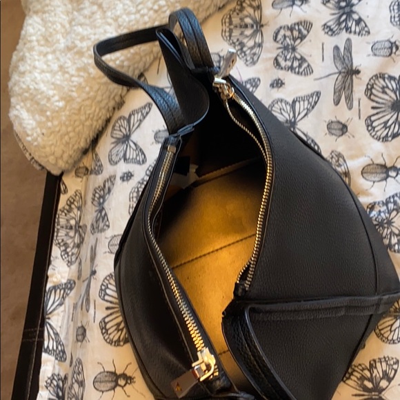 GUESS purse - Picture 2 of 3